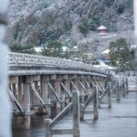 雪の嵐山渡月橋